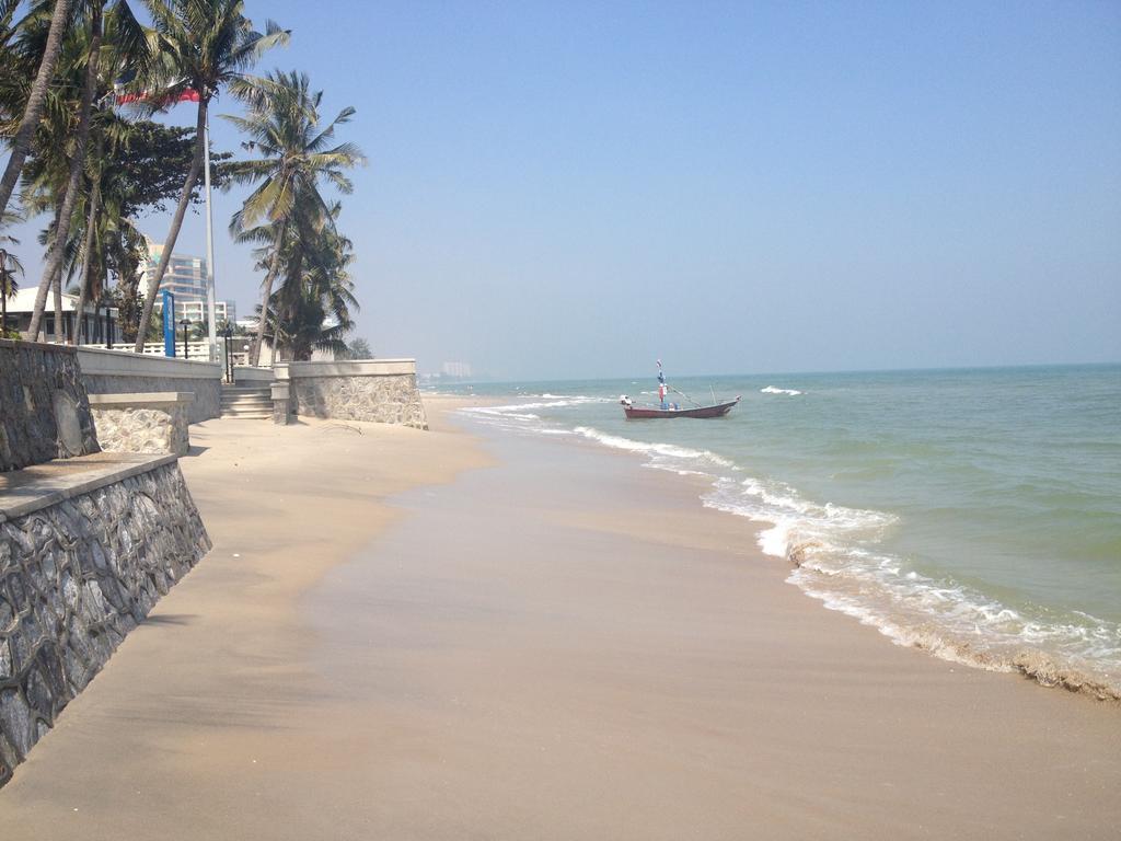 Baan Lom Talay Hotel HHQ Buitenkant foto