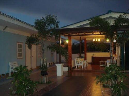 Baan Lom Talay Hotel HHQ Buitenkant foto